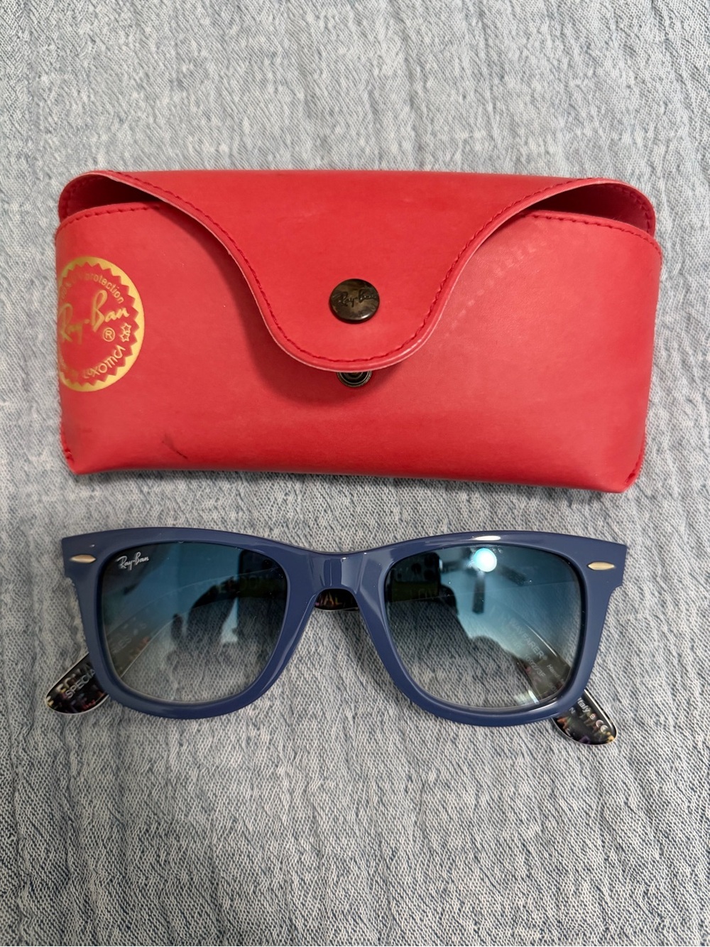 Ray-Ban Men’s Blue Wayfarer Sunglasses with Red Case